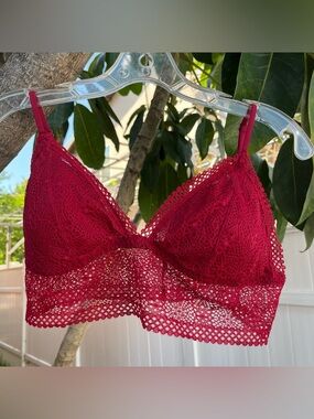 Victoria’s Secret Blue Lace Bralette Bra !